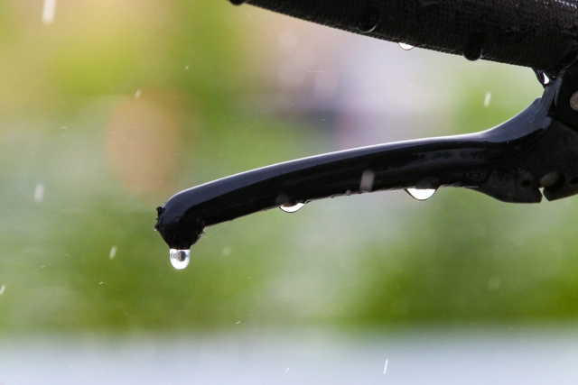 自転車　雨の日