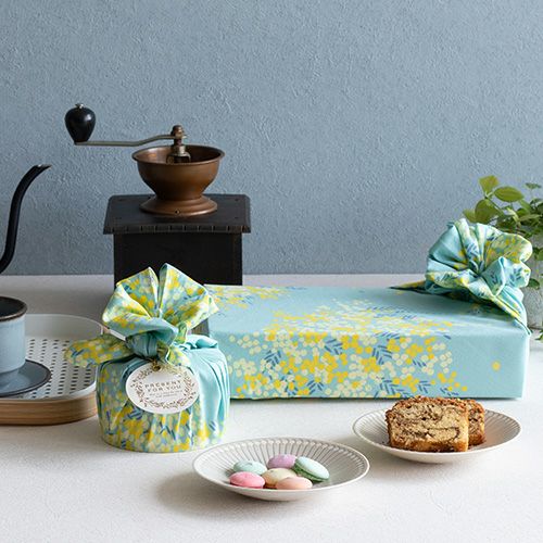 70 こはれ ミモザ ミント でギフトラッピングとして使っている様子