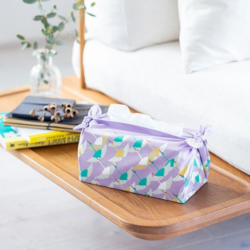 50 ひめむすび Adeline Klam 鶴 ラベンダー
寝室のティッシュボックスを包んでカバーしている様子