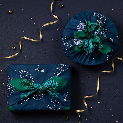 70 ひめむすび Adeline Klam スターフォレスト ネイビー
ギフトラッピングされている様子