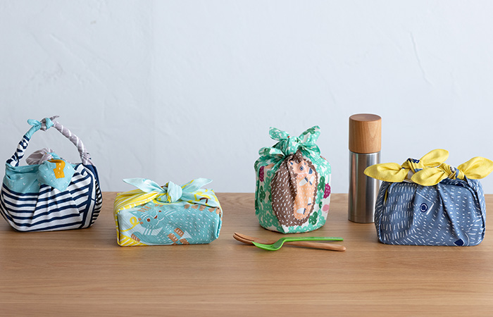 50kata kataむすびでいろいろなお弁当包みをしている様子